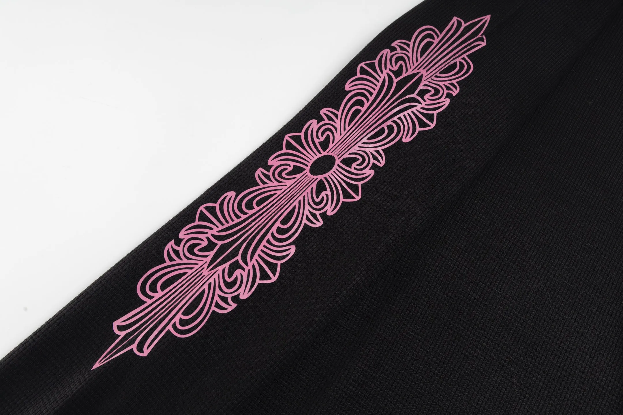 🅿️380 [Exclusive supply] CH Crow Heart USA limited black pink waffle long sleeves. The original version was purchased for 3500 and developed. The fabric is made of 280g cotton waffle double-layer material, and the printing is made of high-temperature heat transfer. The embroidery adopts imported Tajima embroidery. The overall wiring is straight and delicate, the fabric is comfortable and soft, and the color is consistent without color difference. It can be matched with the same style to create a fashionable look and control various occasions. Customized accessories, complete with three standards, same style for men and women! Size:S/M/L